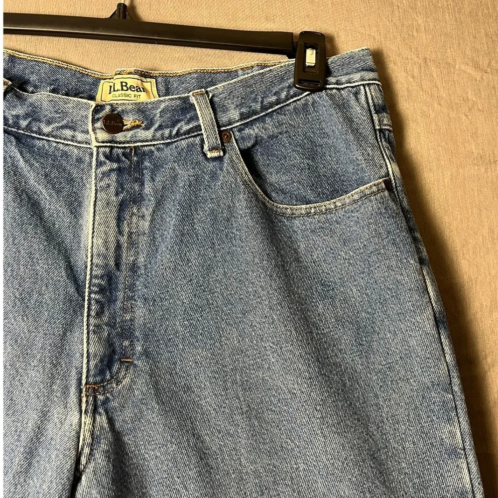 L.L. Bean Jeans Mens 38x30 Classic Fit Blue Straight Leg Denim EUC